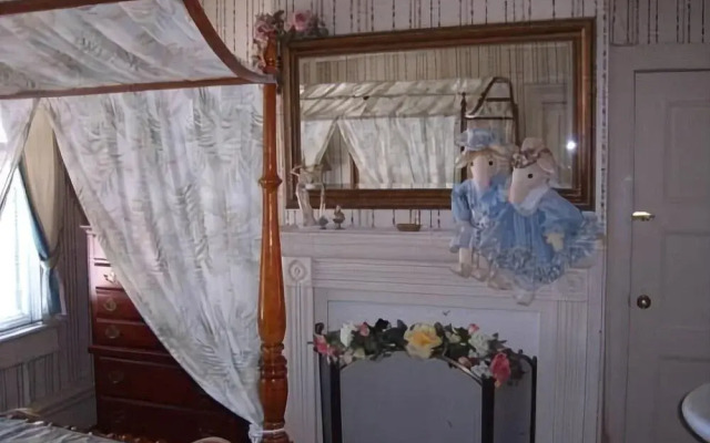 Roussell's Garden Bed & Breakfast