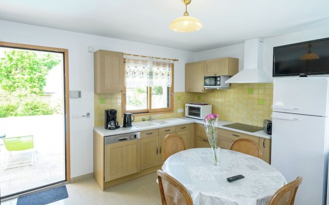 Spacious Villa in Concarneau with Swimming Pool