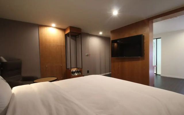 Gray 191 Hotel
