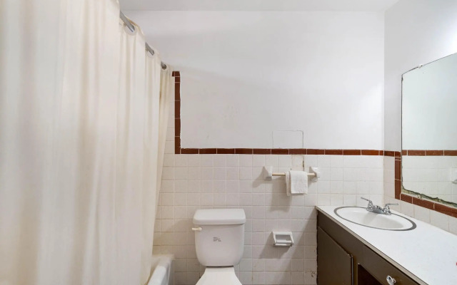 Capital O Hotel Beeville - US 181