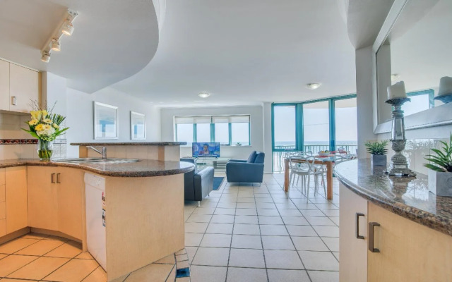 Grand Palais Boolarong Beachside Resort