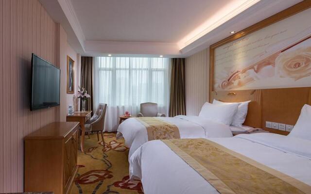 Vienna Hotel (Jieyang Rongcheng Jinxian Gate Tower)