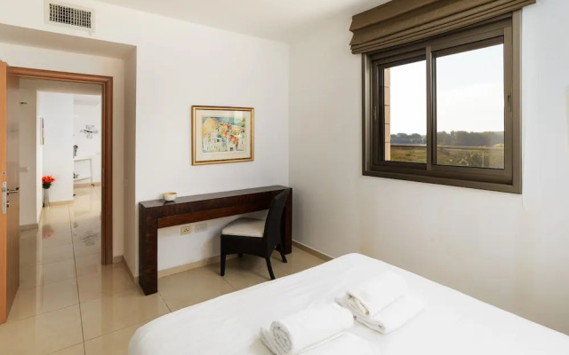 Comfort with Terrace over the Hills by FeelHome