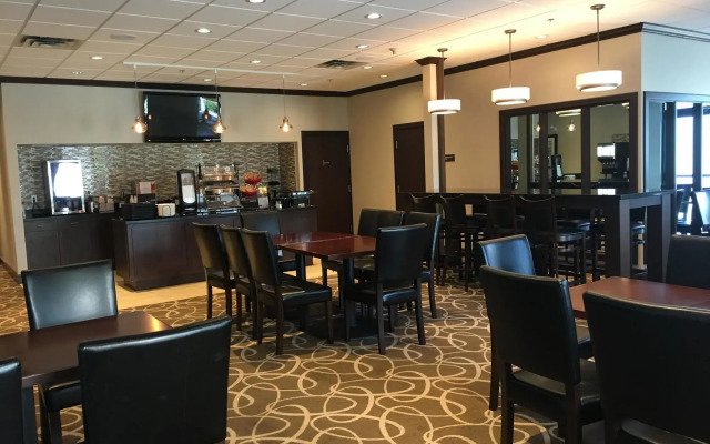 Best Western Plus Pitt Meadows Inn & Suites