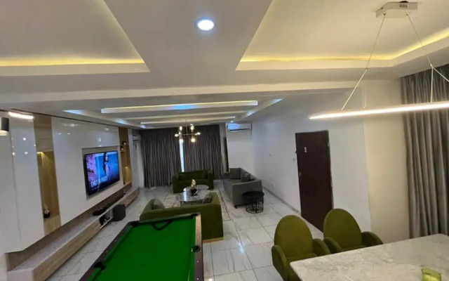 Lovely 3-bed With a Pool Next to Four Point