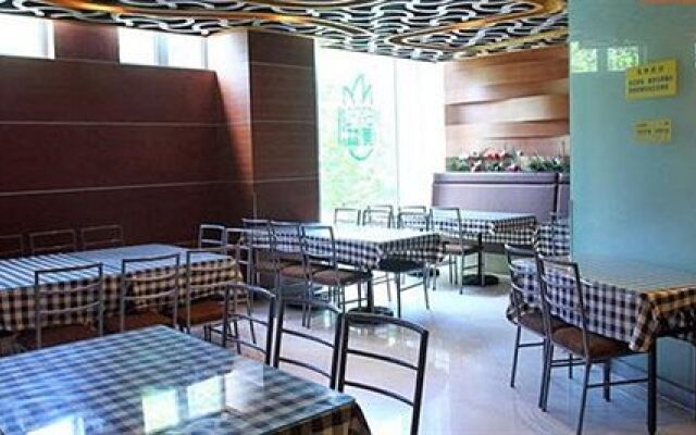 Home Inn Selected Shanghai Dahua Xincun Road Subway Station