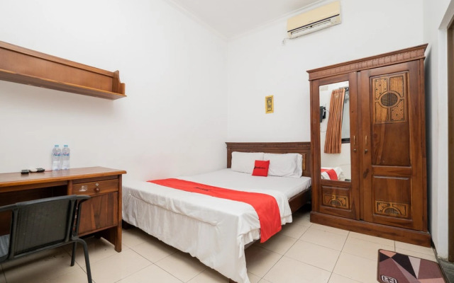 RedDoorz @ Nginden Surabaya