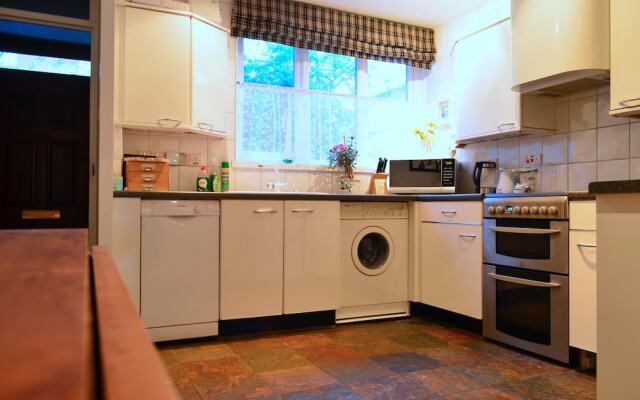 Spacious 2 Bedroom House With Garden in Islington