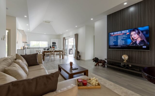 Modern 3 Bedroom Pool Villa MS24