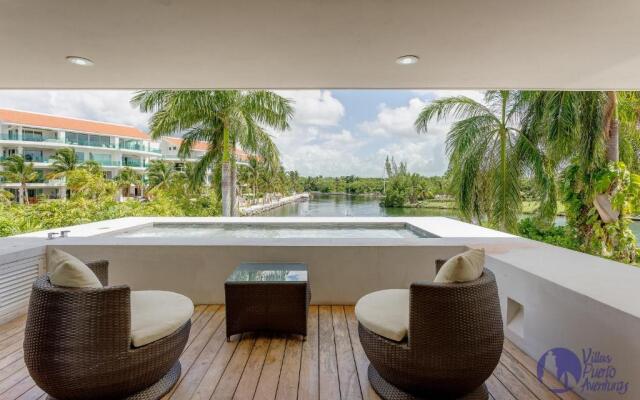 House with private pool, jacuzzi and pier