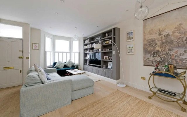 Beautiful Family House With Garden in Queen s Park