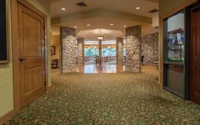 Ozark Comfort 3 Bedroom Condo by RedAwning