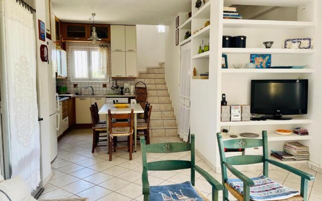 Lemnos Retreat Villa-250m from the Beach 1km from Diapori