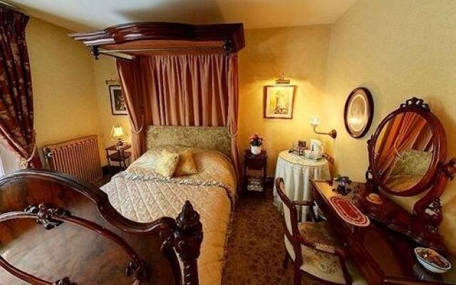 Wind In The Willows - Hotel