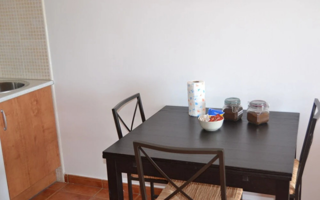 Fully equipped studio overlooking Mount Oiz