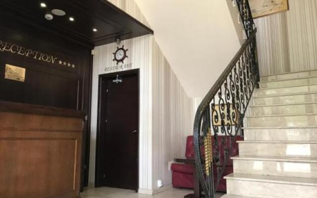 Hotel Golden Palace