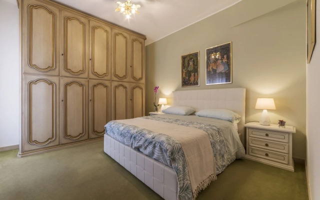 San Giovanni Apartment with Balcony