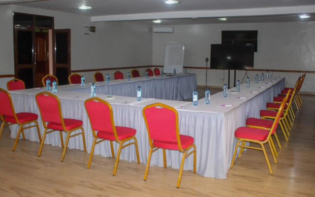 67 Airport Hotel
