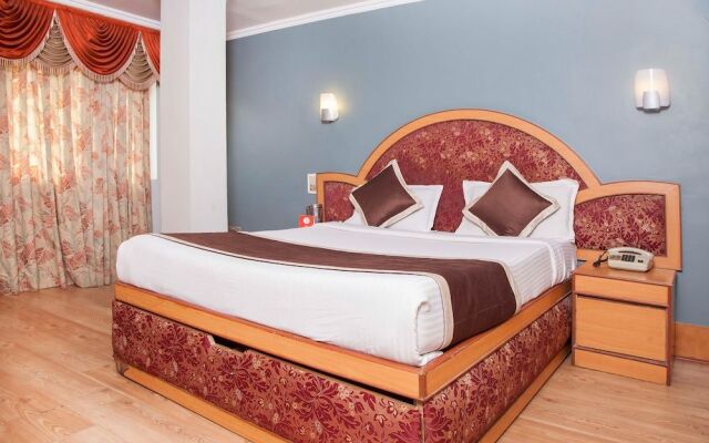 OYO 10068 Hotel Rathna