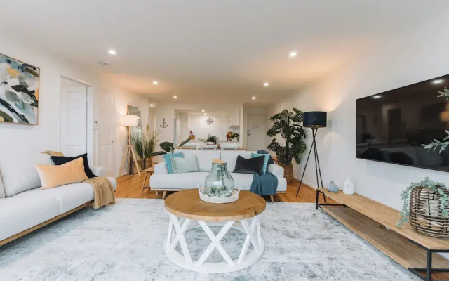 Lakeside 3-bed Apartment With Jacuzzi