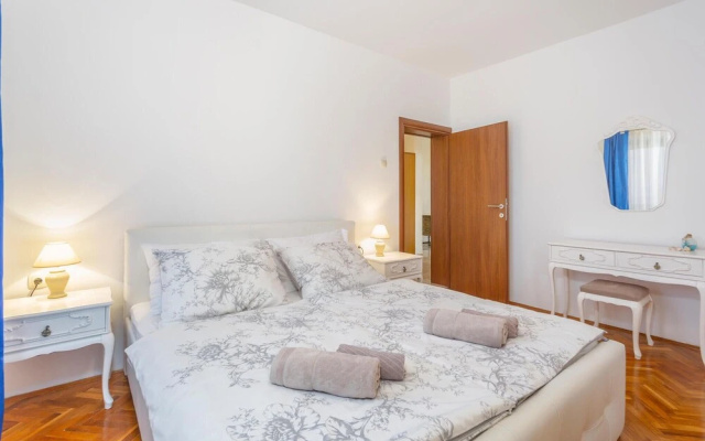 Stunning Apartment in Malinska With Wifi and 2 Bedrooms