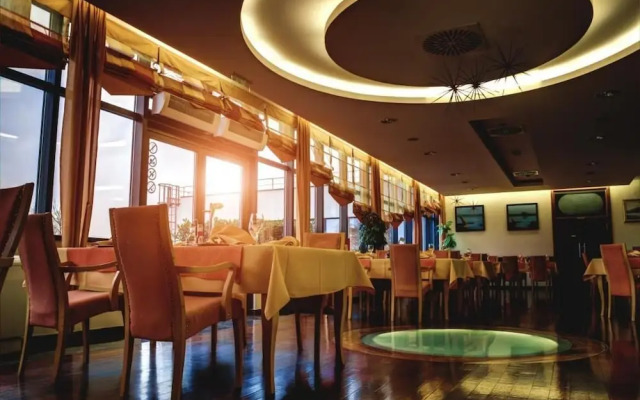 Hotel Lav