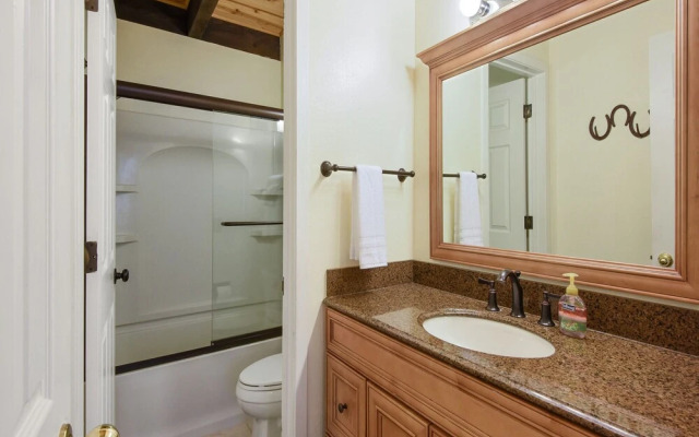 Enjoy Forest Views Retreat at Kingswood Village!