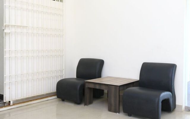 Oyo 2612 Hotel Fiesta House