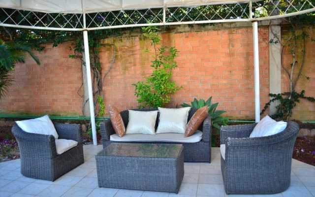 Room in Villa - Comfortable and Welcoming Suite With Terrace Overlooking the Lake