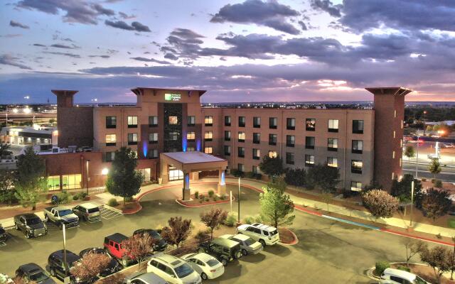 Holiday Inn Express & Suites Albuquerque Historic Old Town, an IHG Hotel