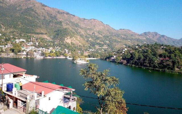 Crystal LakeView Homestay