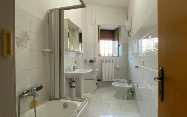Appartamento con due stanze, bagno e cucina