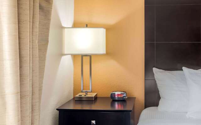 La Quinta Inn & Suites by Wyndham Pasadena