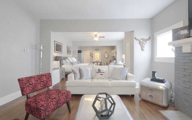 Laurel Pearl-Sleeps 5-1Bd