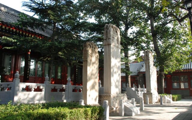 Soluxe Courtyard