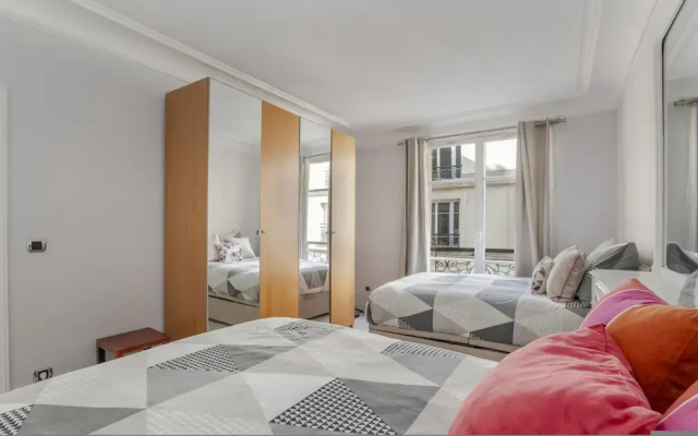 Luxury 4 Bed Residence - Next to Arc de Triomphe