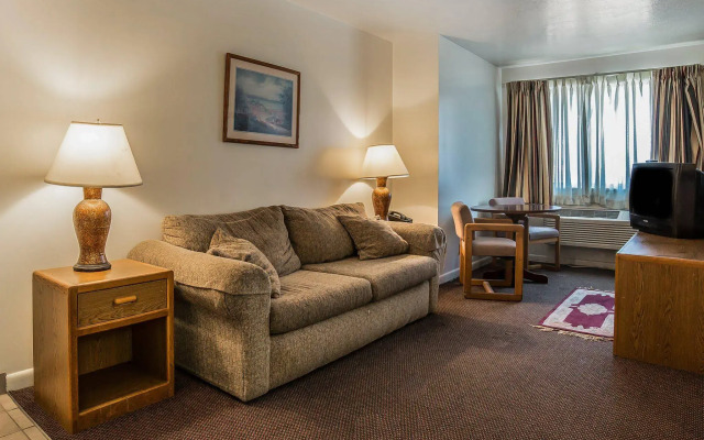 Ameri-Stay Inn & Suites