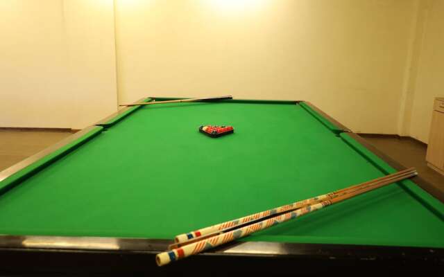 Neel's City Resort