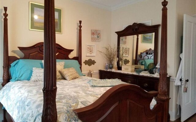 Silly Chickens Lodge B&B