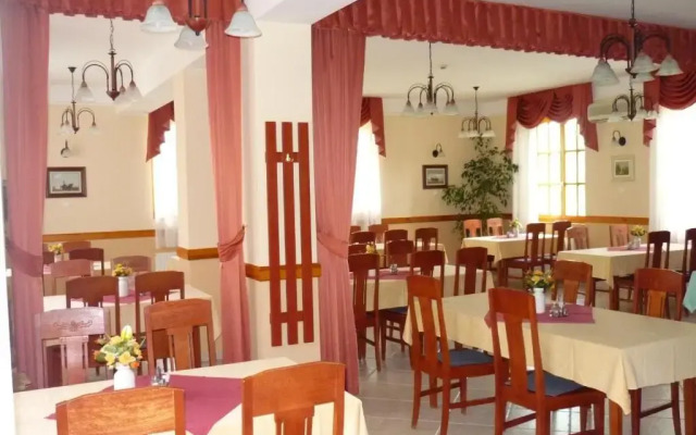 Ádám Tanya Fogadó