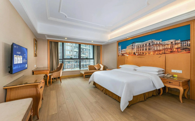 Vienna Hotel Shenzhen Longgang Xiashuijing Subway Station Branch – Guest Rooms – Shenzhen