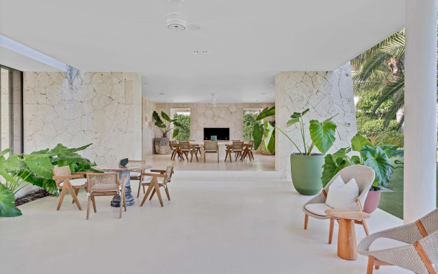 Magnificent 5BR Modern Tropical Villa With Pool