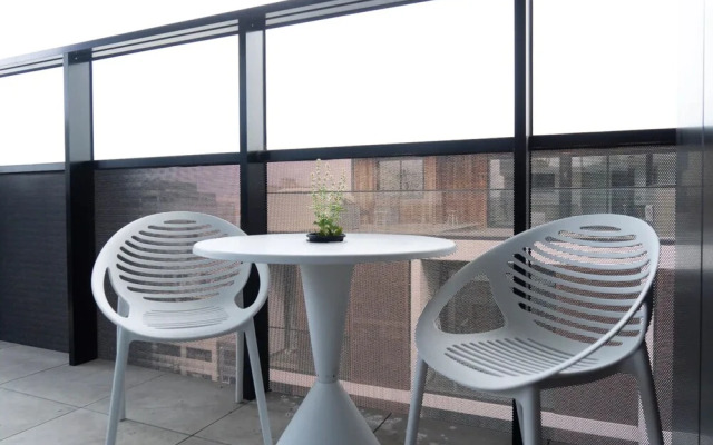 Modern 1 Bedroom Apartment South Yarra