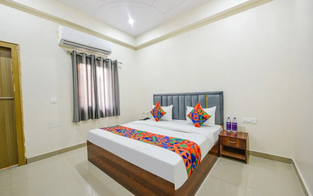 Fabhotel Palm Paradise