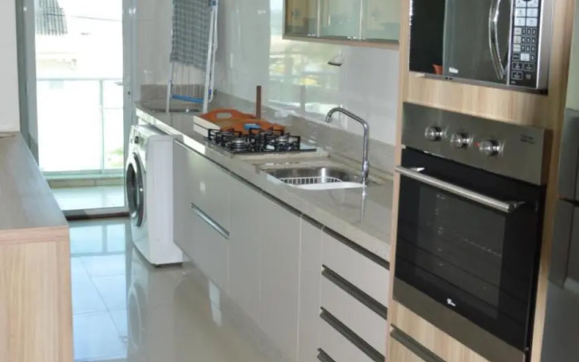 Belíssimo apto 2 suítes com vista para o mar