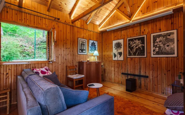 Escape in the Forest, Cosy Chalet with Home Cinema