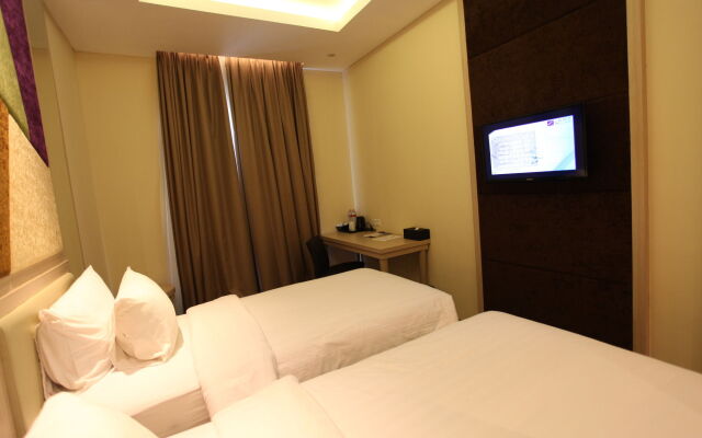 W Three Premier Hotel Lagaligo
