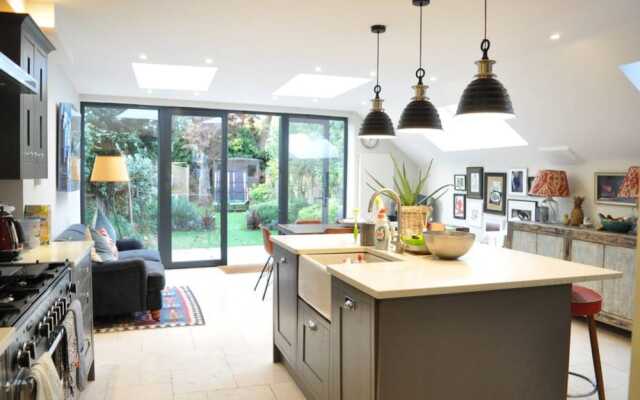 Spacious 2 Bedroom Property in Great Location