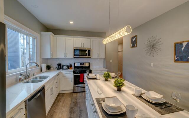 Spacious 2bd/1ba | Free Parking | 3D TOUR