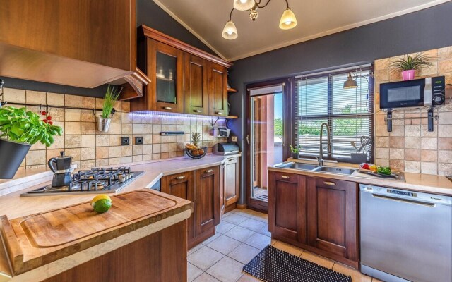 Stunning Home in Medulin With Wifi and 4 Bedrooms
